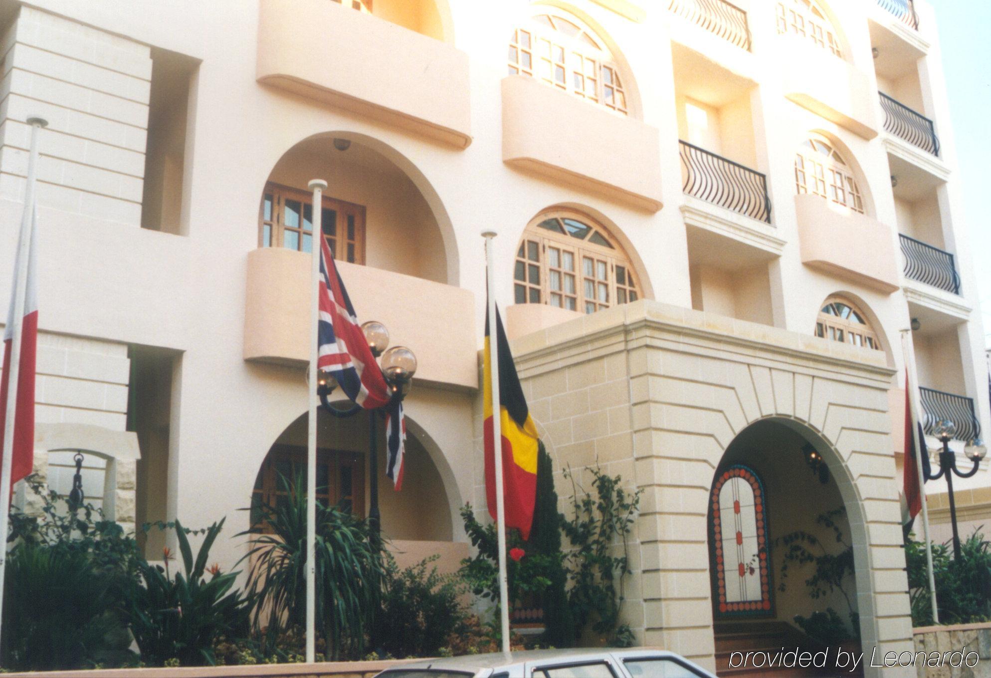 The Mediterranea Hotel & Suites St. Paul's Bay Buitenkant foto